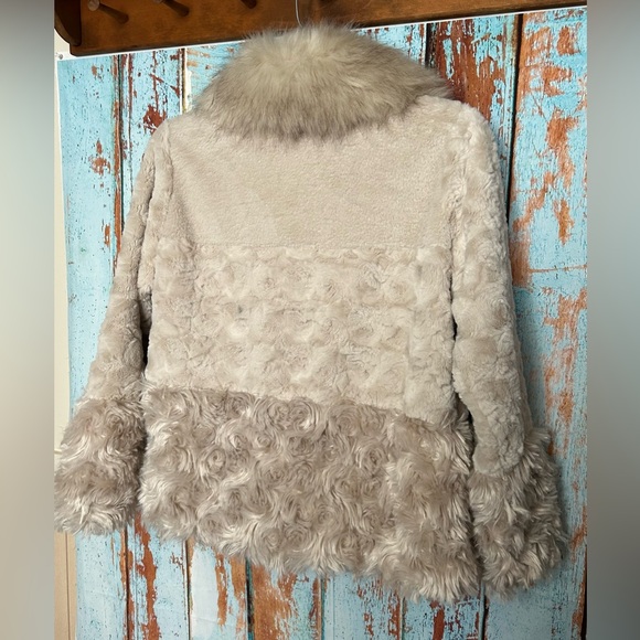 Carre Noir Short Trio Faux Fur Collar Jacket - Picture 7 of 7